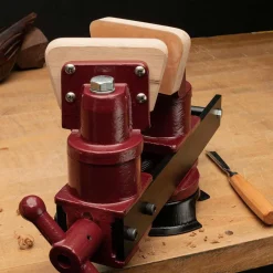 garrett-wade Exceptionally Flexible Workbench Vise