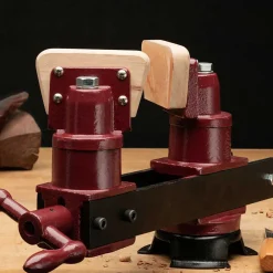 garrett-wade Exceptionally Flexible Workbench Vise