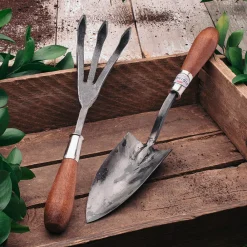 garrett-wade Red Pig 2-Piece Gardening Set Clearance