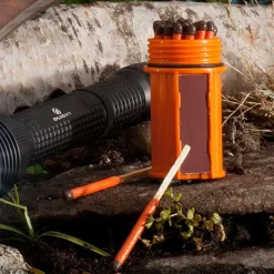garrett-wade Waterproof Ribbed Case (Comes with 25 Stormproof Matches) Best